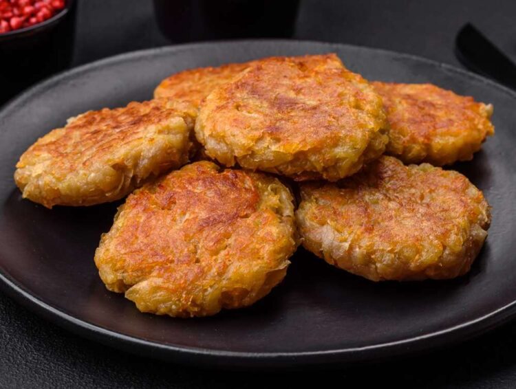 If you want to maintain your health then make Sprouts Paneer Tikki immediately, it will taste amazing.