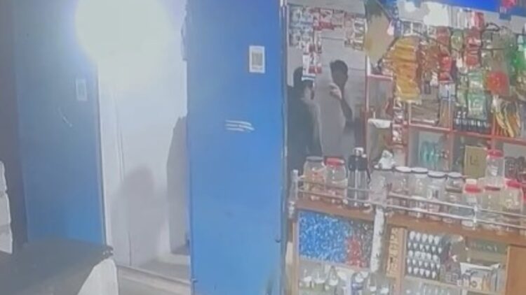 Invited trouble for himself for Rs 7000, he did not know, getting captured on camera - India TV Hindi