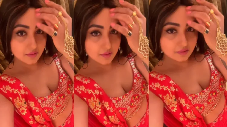 Kajal Raghavani raised the temperature of January by showing cleavage and waist in red saree, the actress' style stole hearts