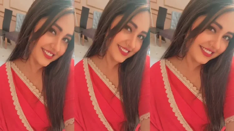 Kajal Raghwani dazzles with her red saree and open hair, you will be stunned after watching the video of the actress.