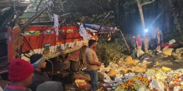 Karnataka: Horrific road accident in Yalapura, truck blown apart, 10 killed and 15 injured - India TV Hindi