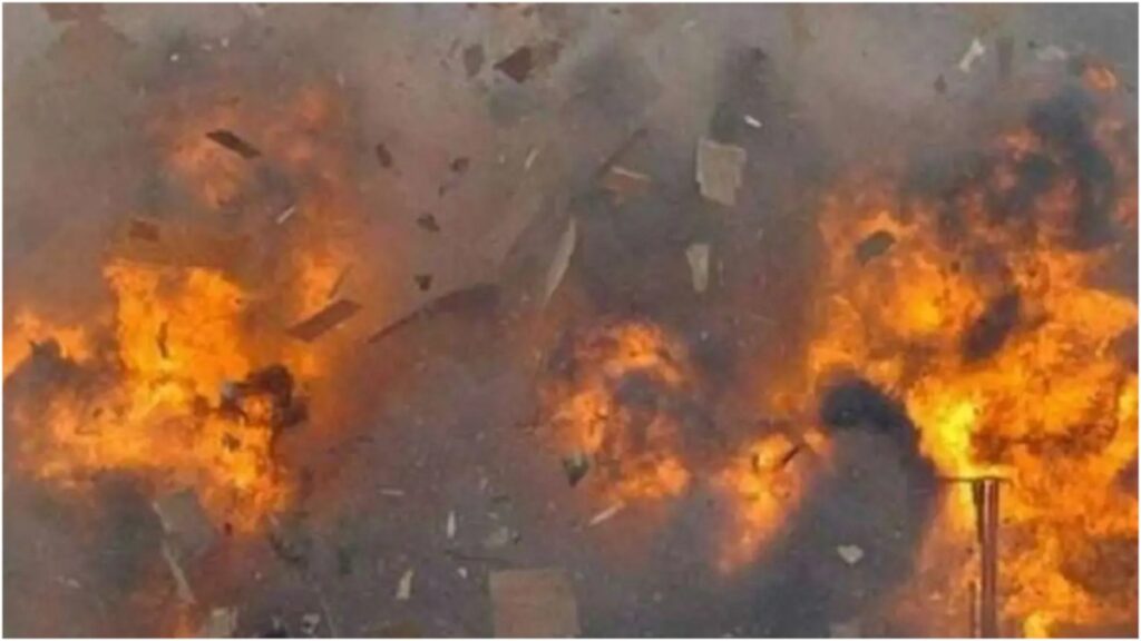 Leakage in AC compressor, then strong explosion, fire in residential area, 3 killed - India tv hindi