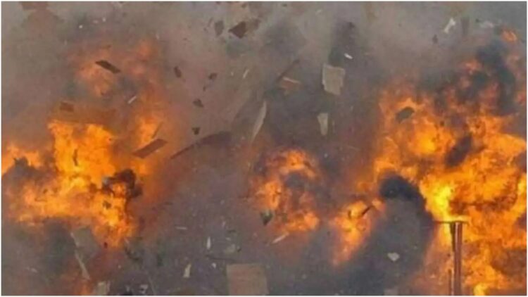 Leakage in AC compressor, then strong explosion, fire in residential area, 3 killed - India tv hindi