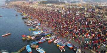 MahaKumbh 2025: Along with the dip of faith, Mahakumbh also enriched the pockets of 12 lakh people, know how - India TV Hindi