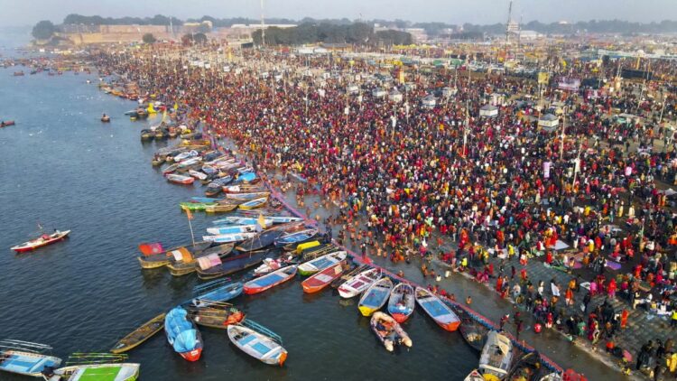 MahaKumbh 2025: Along with the dip of faith, Mahakumbh also enriched the pockets of 12 lakh people, know how - India TV Hindi