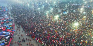 Mahakumbh: Thousands of devotees took the holy dip on the morning of the fourth day, till now 6 crore devotees have participated.