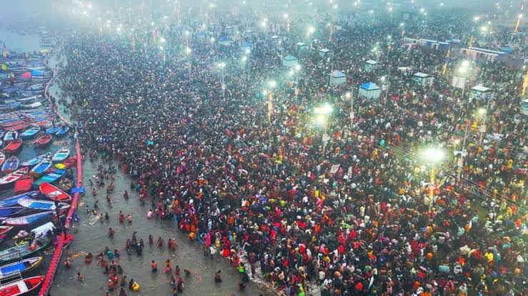 Mahakumbh: Thousands of devotees took the holy dip on the morning of the fourth day, till now 6 crore devotees have participated.