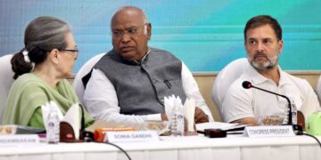 Mahakumbh stampede: Congress criticized the Center and Yogi government; Rahul said- 'Result of VIP culture'