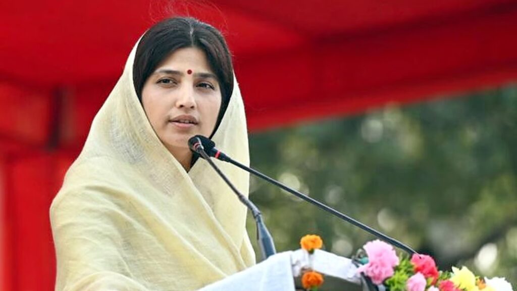 Milkipur by-election. Dimple Yadav did a road show in Milkipur, FIR is done. Dimple Yadav. Police Action. Ayodhya News in Hindi Uttar Pradesh News Today Latest Update in Hindi News Track Hindi News Up Ka Taaza Samachar in Hindi | Milkipur By-Election: FIR on Dimple Yadav in Milkipur, the road show was done yesterday, know what happened. News Track in Hindi