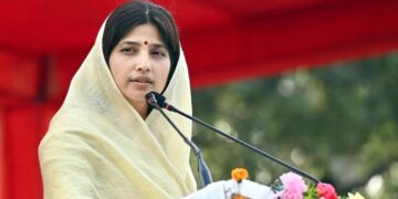 Milkipur by-election. Dimple Yadav did a road show in Milkipur, FIR is done. Dimple Yadav. Police Action. Ayodhya News in Hindi Uttar Pradesh News Today Latest Update in Hindi News Track Hindi News Up Ka Taaza Samachar in Hindi | Milkipur By-Election: FIR on Dimple Yadav in Milkipur, the road show was done yesterday, know what happened. News Track in Hindi