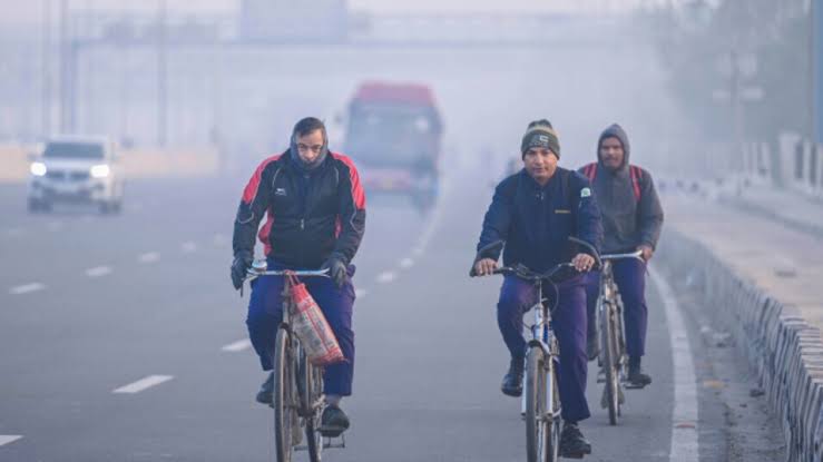 Normal life affected due to fog in Delhi, air and rail services disrupted
