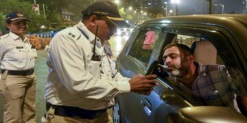On New Year, Delhi Police issues challans, collects record fines in Mumbai too - India TV Hindi