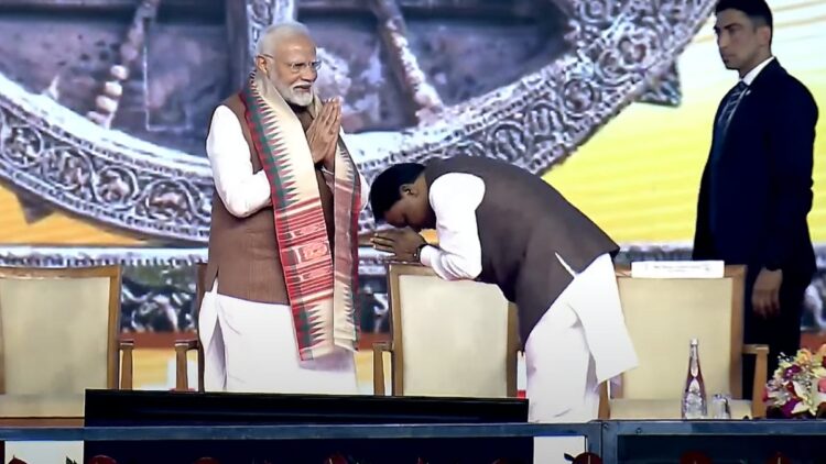 PM Modi said in the Pravasi Bharatiya Divas conference - The future is not in war, but in Buddha - India TV Hindi