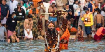 Prayagraj MahaKumbh 2025 Householders should not take dip in Ganga like this, know the rules only then you will get virtuous results.