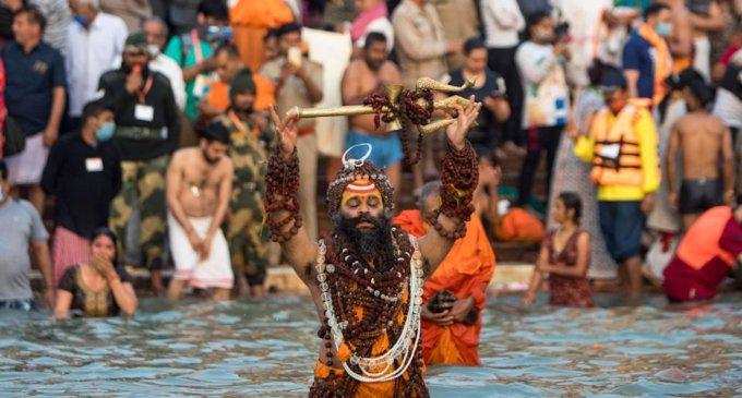 Prayagraj MahaKumbh 2025 Householders should not take dip in Ganga like this, know the rules only then you will get virtuous results.