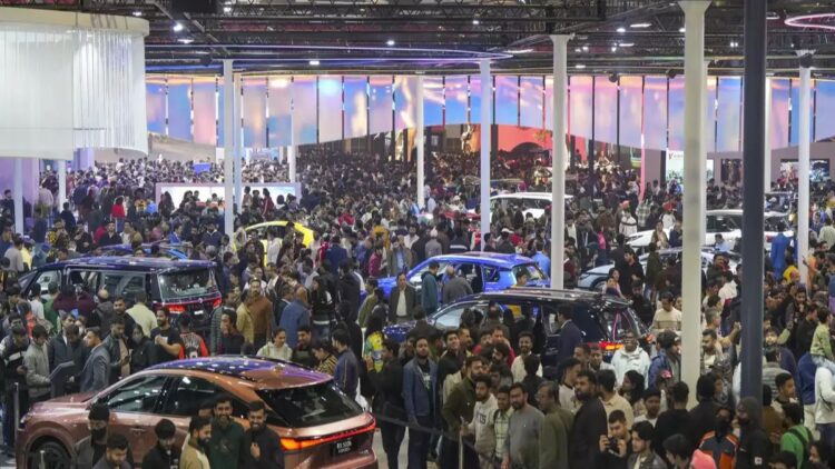 Preparation to organize a car fair every year instead of 2 years, so many lakh people reached Auto Expo 2025 - India TV Hindi