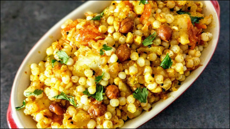 Prepare and eat Sabudana Khichdi for breakfast in the morning, with this trick every grain will remain healthy - India TV Hindi