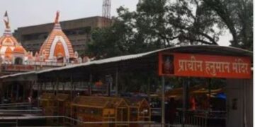 Priests protest outside ancient Hanuman temple, seek clarification from Kejriwal on announcements