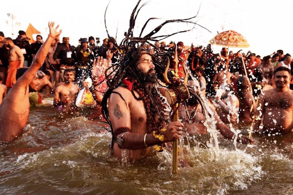 Put drown in Mahakumbh's biggest nectar bath, you will get blessings of gods