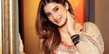 Raveena's daughter Rasha tied 11 black threads on her wrist, a trick or something else? Reason given - India TV Hindi