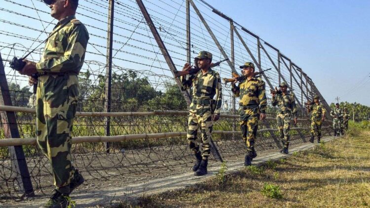 Situation worsens again on India-Bangladesh border, clash between farmers after altercation - India TV Hindi