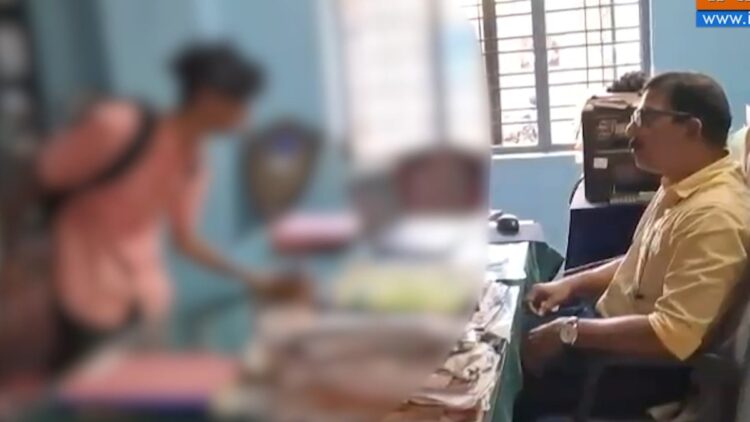 Such a video surfaced between teacher and student, you too will get angry after watching it - India TV Hindi