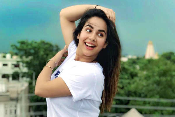 Sunanda sharma birthday: कान्स फिल्म फेस्टिवल में धूम मचा चुकी है सुनंदा, जाने सालों तक मेल आर्टिस्ट के साथ क्यों नहीं किया काम ? 