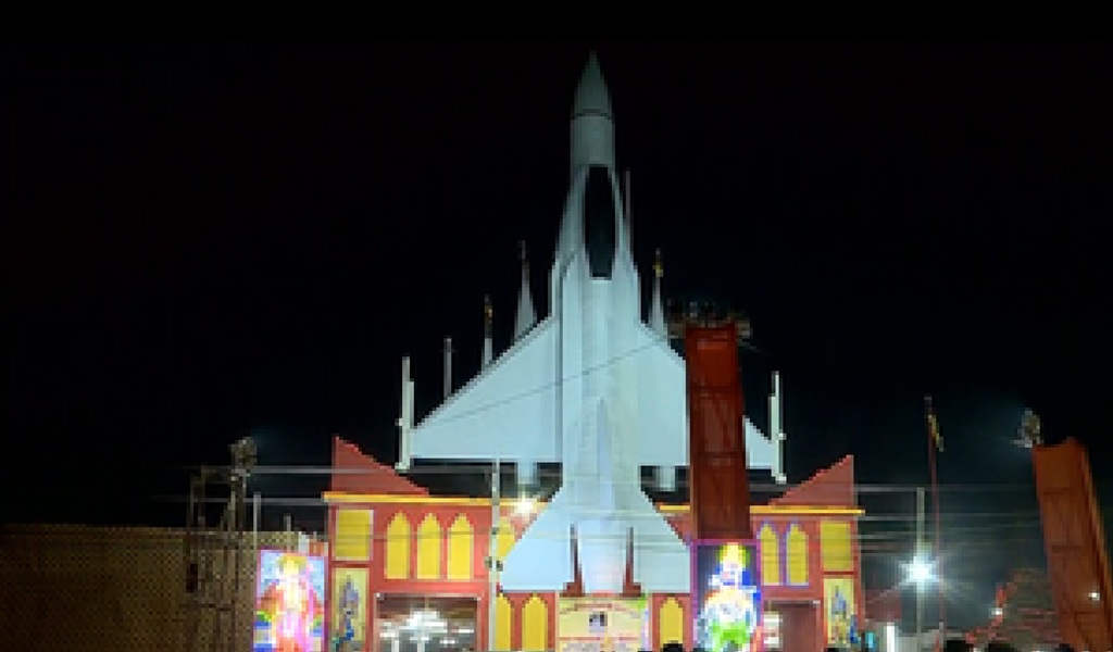 Tejas Pandal becomes center of attraction in Mahakumbh, attracting attention of devotees