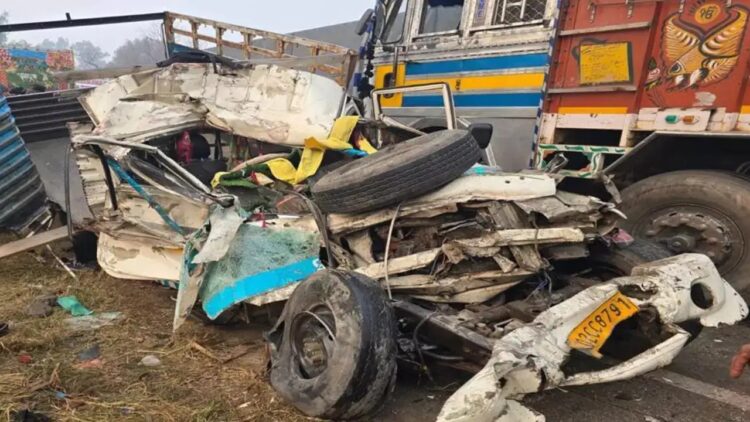 Ten people died in road accident in Punjab Punjab Road Accident | Accident on Ferozepur Fazilka Highway | Latest News in Hindi | Punjab Road Accident: Car and canter collision, 10 people killed in accident, many injured | News Track in Hindi