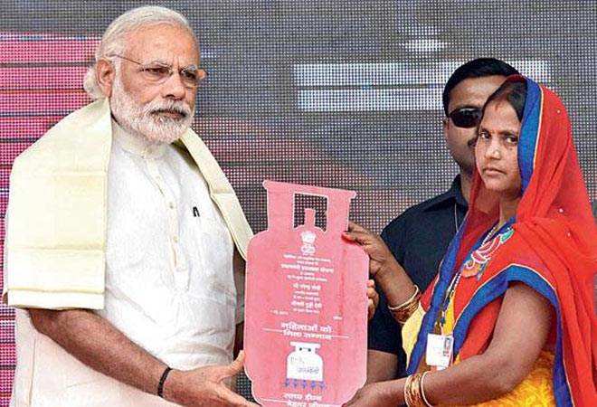 The central government is running these best schemes for women, know how you can take advantage of it sitting at home?
