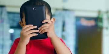 There will be a ban on children's mobile use in Gujarat, Education Minister started preparations - India TV Hindi