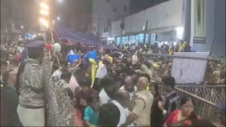 Tirupati: Six devotees waiting for Vaikuntha Dwar Darshan tickets died in stampede, Modi-Rahul expressed grief
