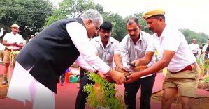 केंद्रीय मंत्री भूपेन्द्र यादव ने ‘एक पेड़, मां के नाम’ अभियान के तहत लगाया पौधा