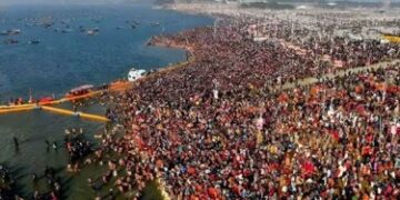 Uttar Pradesh: All 13 Akharas took a bath on Mauni Amavasya in Mahakumbh