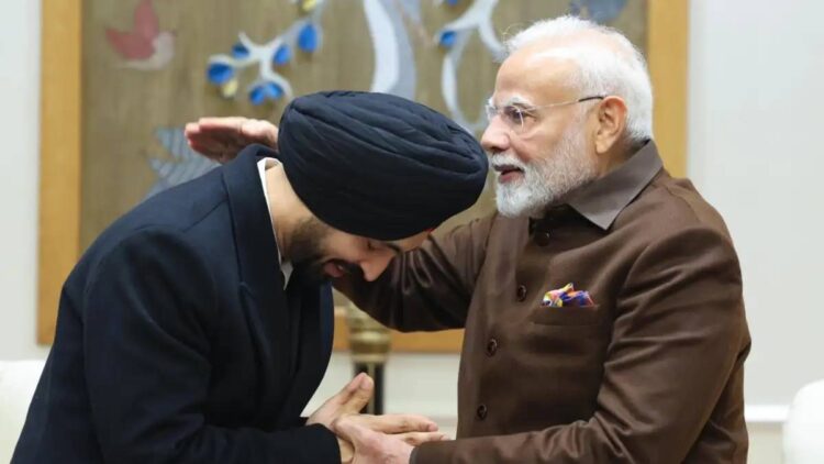VIDEO: Diljit Dosanjh started the new year by meeting PM Modi, sang a song - India TV Hindi