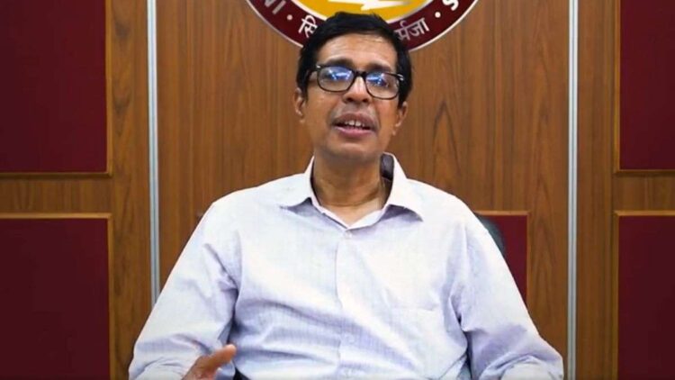 Video of IIT Madras Director V. Kamakoti on medicinal properties of cow urine goes viral - India TV Hindi