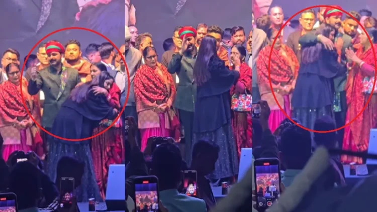 "Where is a friend like you?" Pawan Singh started crying on the stage and Anjana Singh supported him.