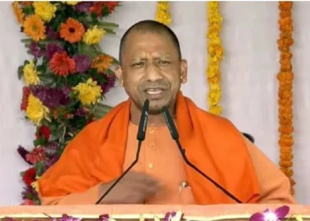 Yogi Adityanath Targeted Arvind Kejriwal: I took Sangam bath, can Arvind Kejriwal take a dip in Yamuna, Yogi Adityanath asked