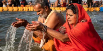 You can take bath with Maha Kumbh water even sitting at home, this way you can order holy water - India TV Hindi