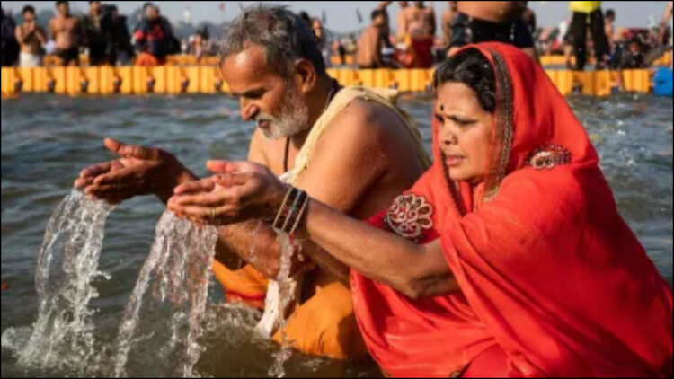 You can take bath with Maha Kumbh water even sitting at home, this way you can order holy water - India TV Hindi