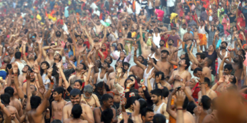 Last bath of Mahakumbh on Mahashivaratri: CM Yogi last bath of Mahakumbh on Mahashivratri to Bholenath: CM Yogi dedicated to Bholenath today, more than 65 crore people took dip