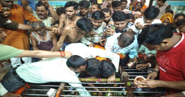 Mahashivratri 2025: Three lakh devotees performed Jalabhishek in Lodheshwar Mahadeva