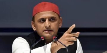 Akhilesh taunted the continuing decline in the stock market, said- middle class investment is over