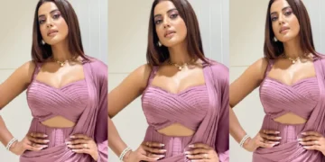 Akshara Singh's designer saree robs all the attention, actress scattered glamor
