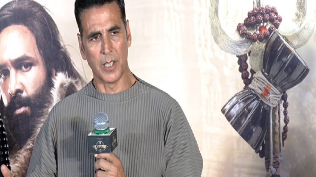 Akshay Kumar hugged Bhole on Mahashivaratri, actor caught in controversies - India tv hindi