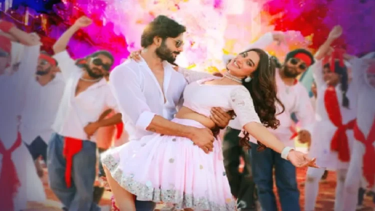 Another Holi special song of Back to Back Akshara Singh is going to be released, actress fell in Vishal Singh's arms
