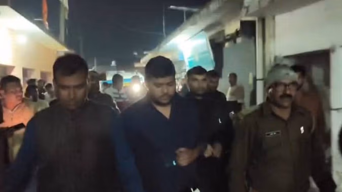 Anti corruption team arrested bank manager and a broker taking bribe