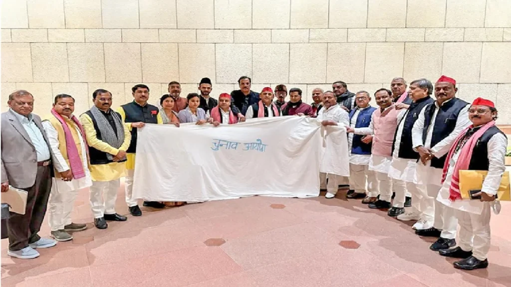 BJP criticized akhilesh Yadav's statement on election commission: BJP leaders criticized for Akhilesh Yadav's Election Commission 'Kafan' statement