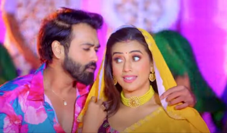 Bhojpuri Sensation Akshara Singh's new romantic song created Gadar, Chand Ke Tara - India tv hindi