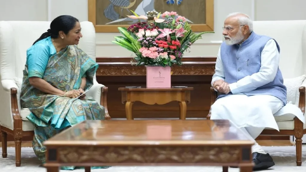 CM Rekha Gupta Meets PM Modi: BJP government is trying to fulfill the promises made to the public in Delhi, CM Rekha Gupta met PM Modi, delhi CM Rekha Gupta Meets PM Modi as BJP Govt to Fulfill Promieses Made DURING ASSEMBLY Election